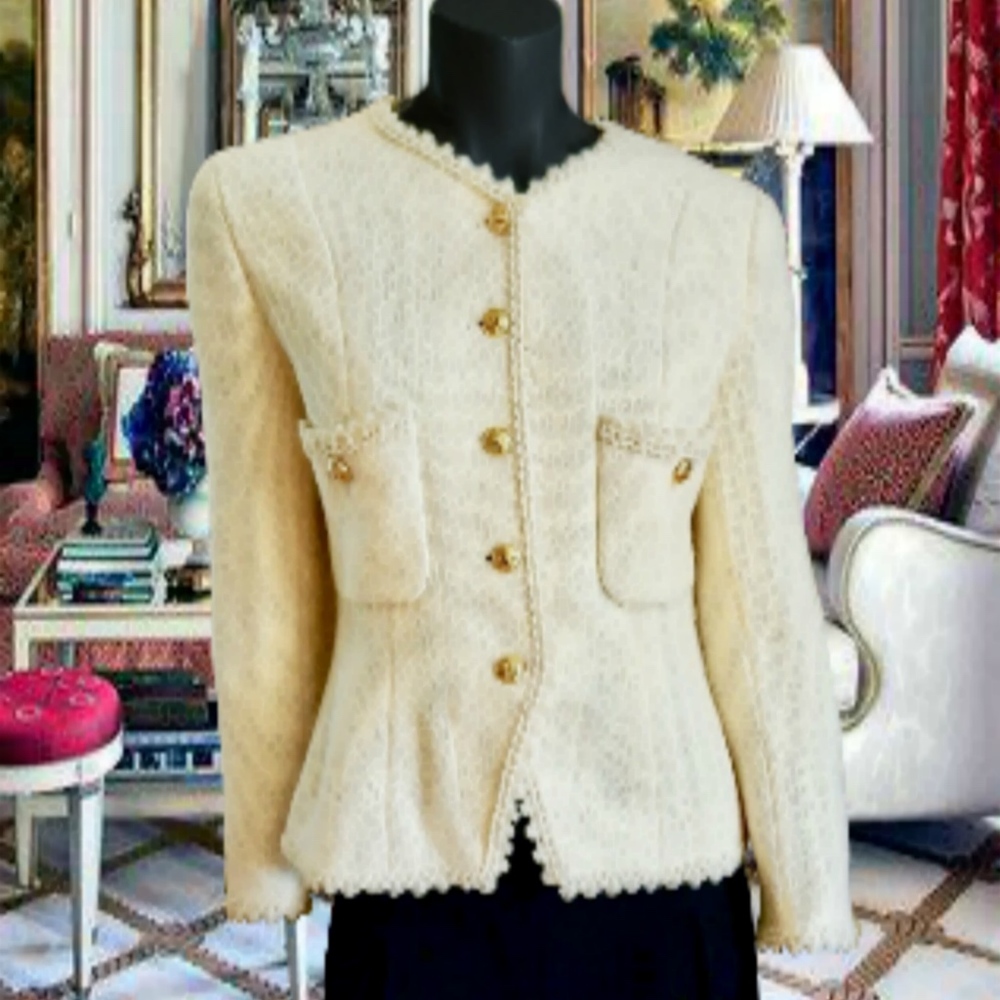 SOLD in my other store CHANEL WOOL BLAZER SZ FR 40